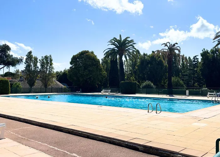 Cosy Avec Piscine La Napoule Apartmán *